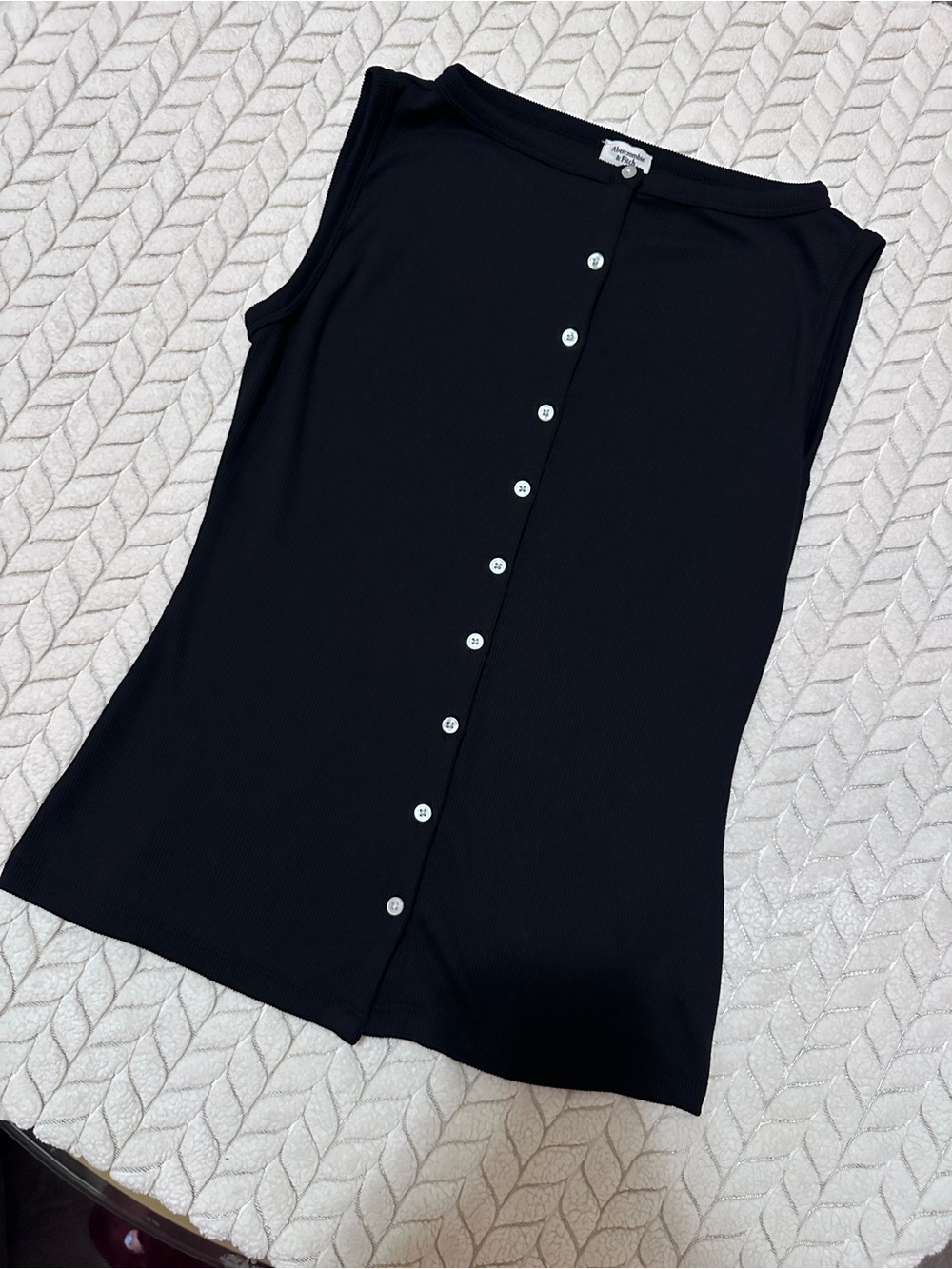 Abercrombie & Fitch Black Sleeveless Button-Front Tank - Picture 4 of 4